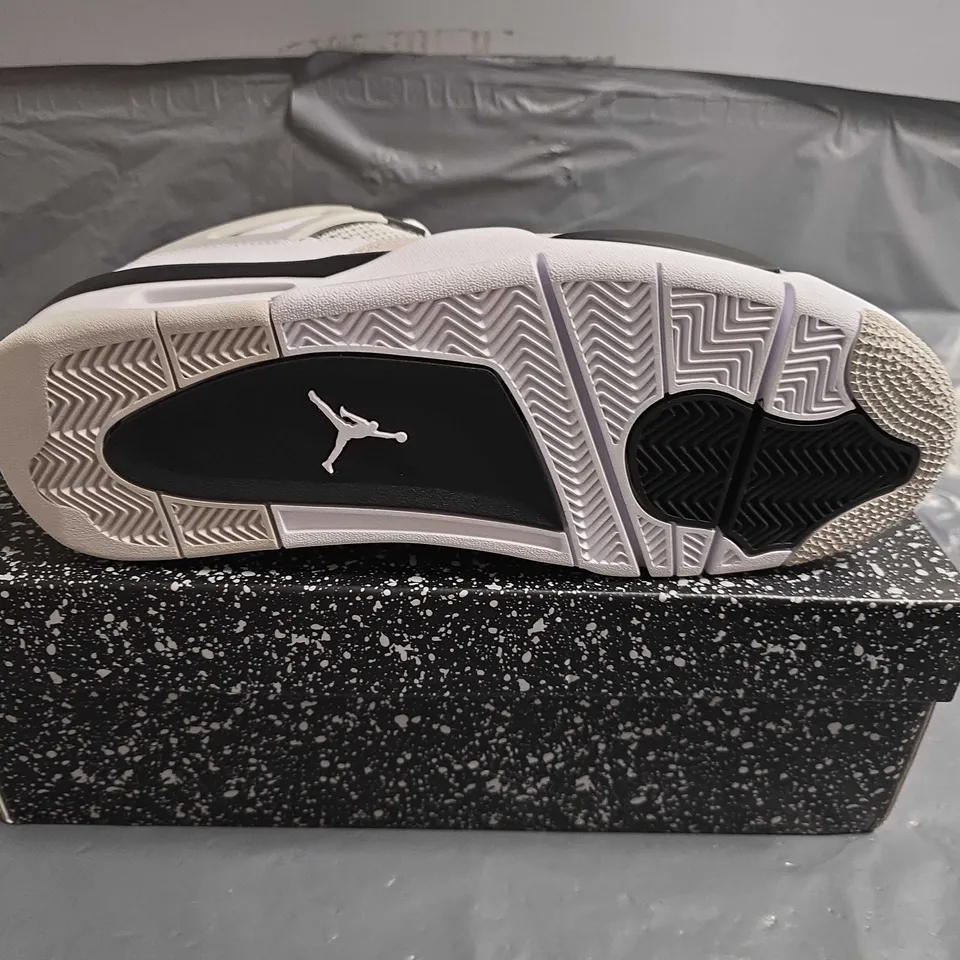 BOXED PAIR OF AIR JORAN 4 RETRO TRAINERS - UK SIZE 11