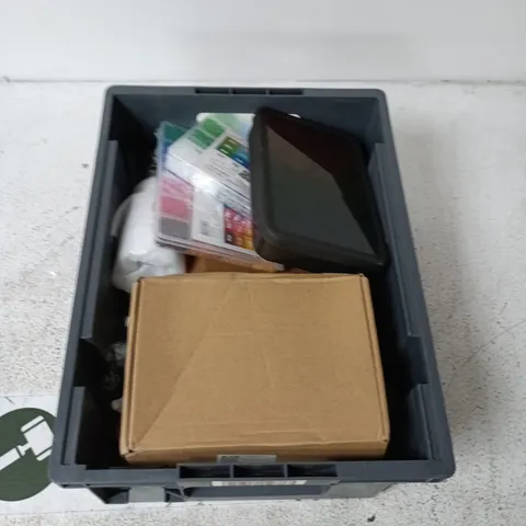 APPROXIMATELY 10 ASSORTED HOUSEHOLD ITEMS INCLUDING BEEDS, FAN ETC.