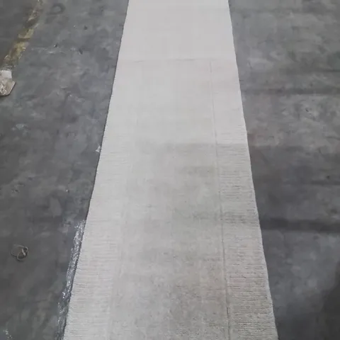 QUALITY DESIGNER AREA RUG - APPROXIMATELY 310X70CM