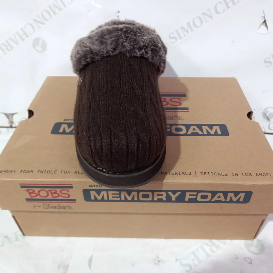 BOXED PAIR OF BOBS FROM SKECHERS MEMORY FOAM FAUX FUR LINED SLIPPERS IN BROWN UK SIZE 4.5