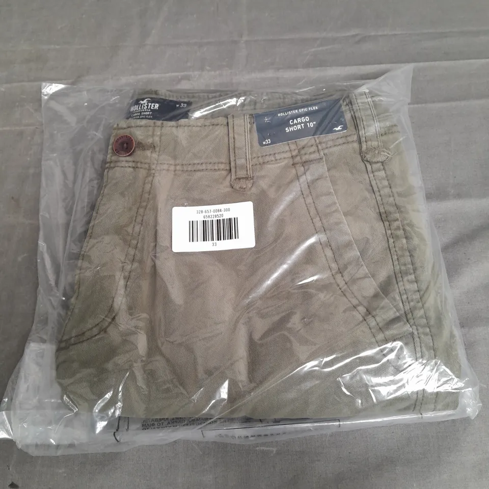 SEALED HOLLISTER CARGO SHORT 10 IN KHAKI - W33