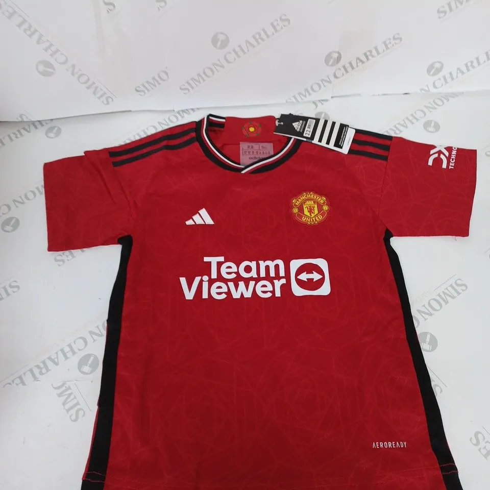 MANCHESTER UNITED FC HOME SHIT AND SHORTS SIZE 22