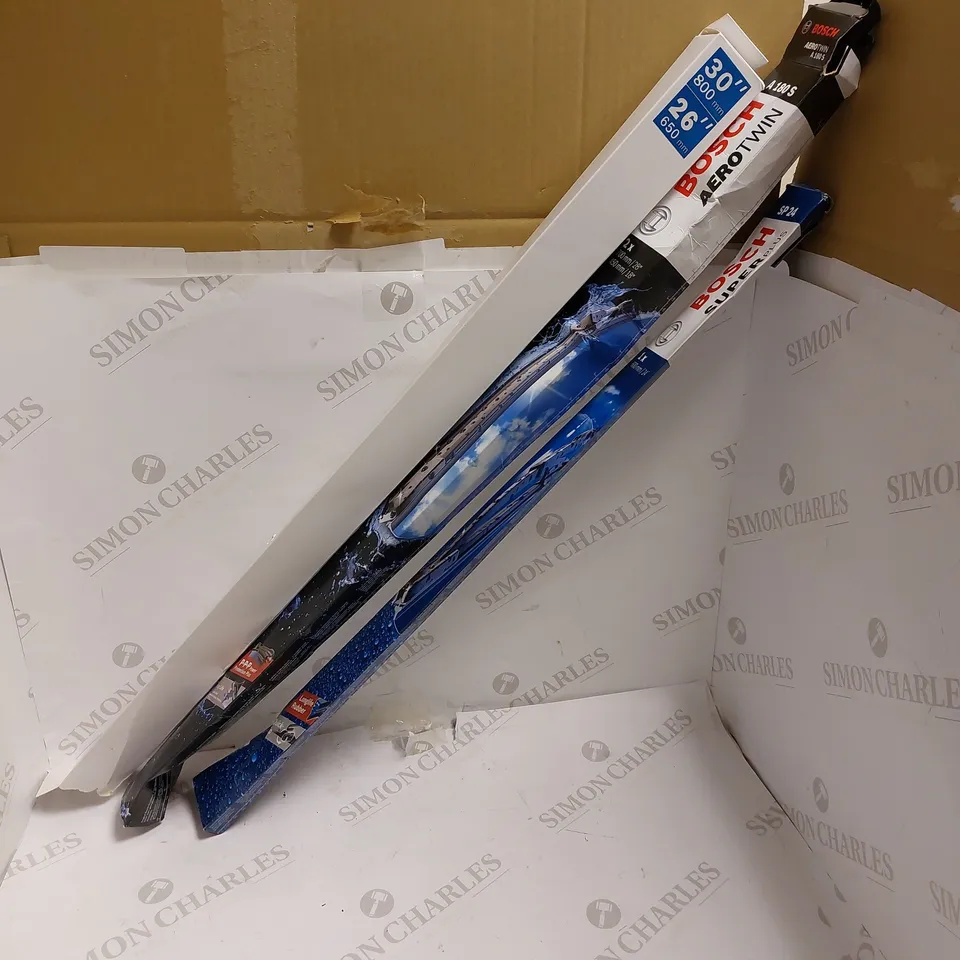 BOX OF APPROX 6 ITEMS TO INCLUDE BOSCH AEROTWIN A180S 700/450MM, BOSCH SUPERPLUS SP20 500MM AND BOSCH SUPERPLUS SP24 600MM