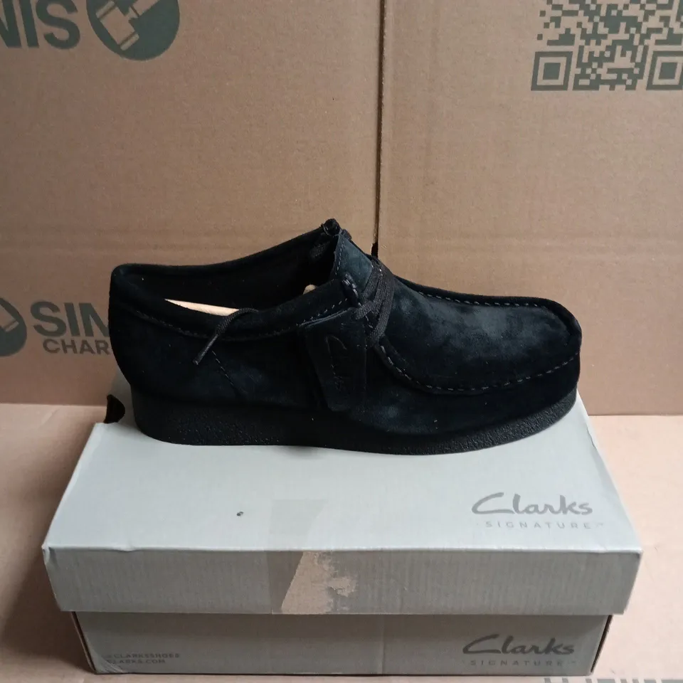 BOXED PAIR OF CLARKS ORIGINALS BLACK SUEDE WALLABEE SHOES - 8