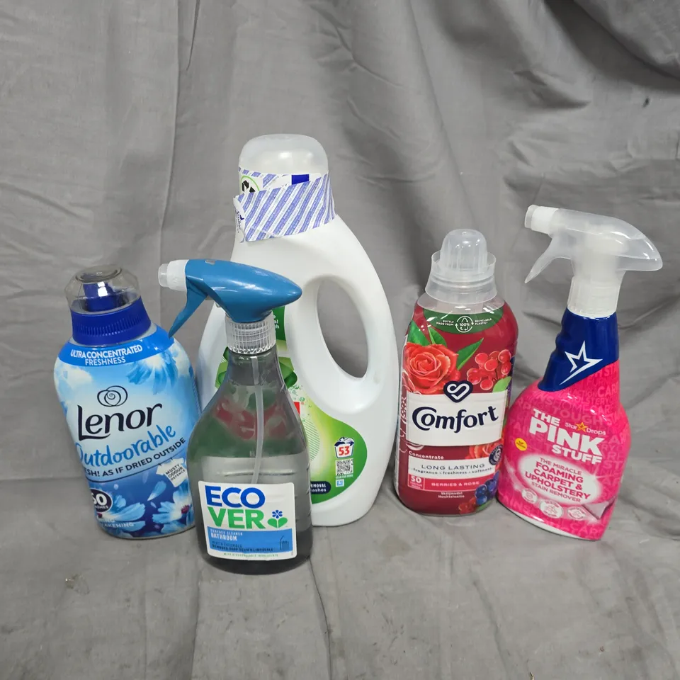 APPROXIMATELY 10 ASSORTED HOUSEHOLD LIQUID PRODUCTS TO INCLUDE LENOR OUTDOORABLE, THE PINK STUFF, PERSIL BIO, ETC