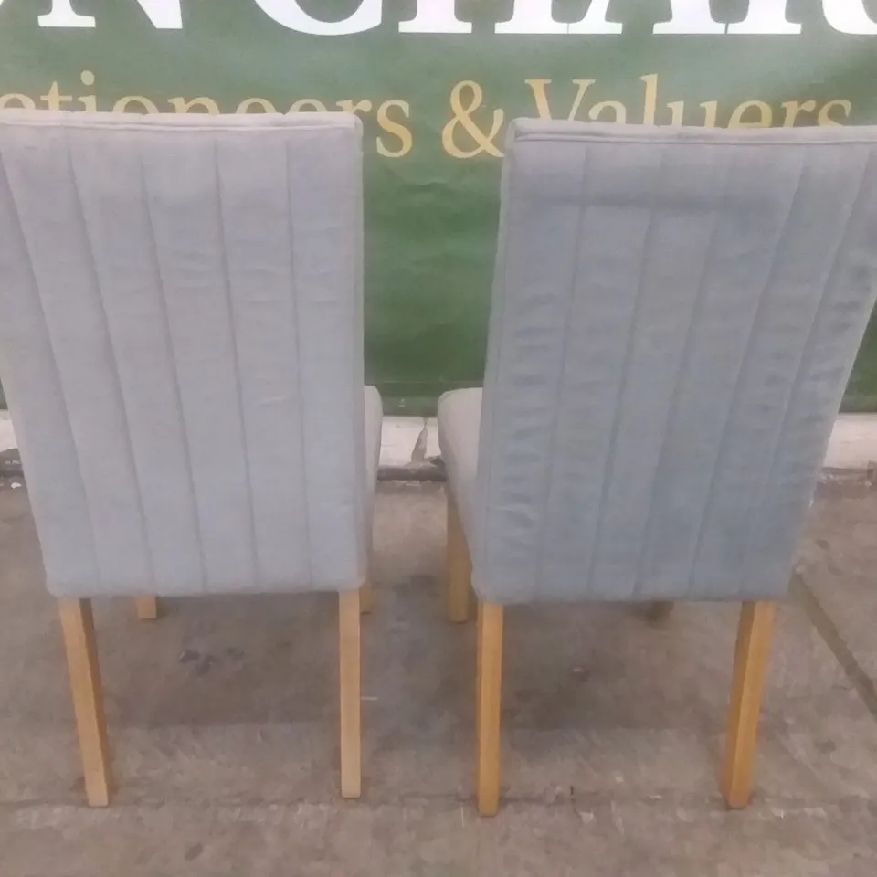 SET OF 2 DESIGNER SALISBURY UPHOLSTERED DINING CHAIRS GREY PLUSH FABRIC OAK LEGS