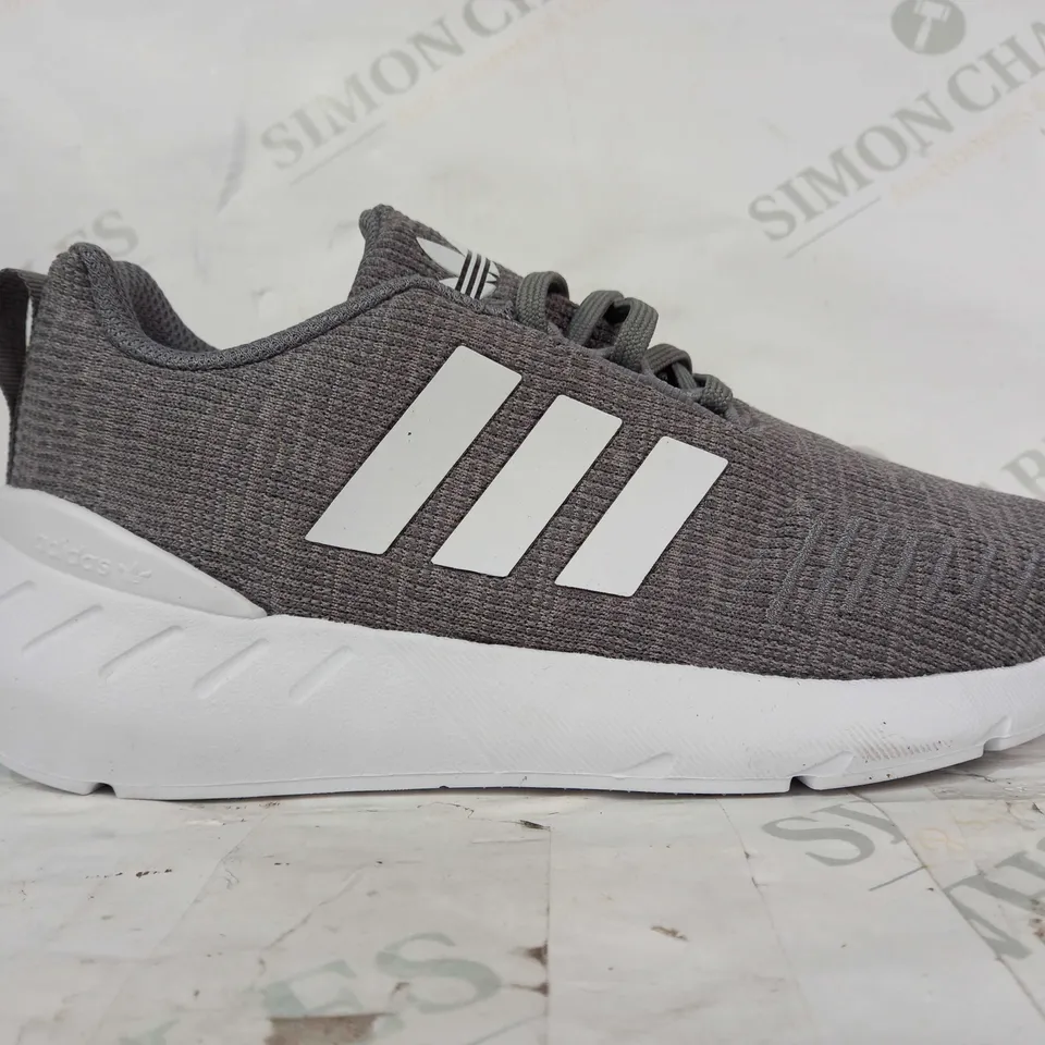 PAIR OF ADIDAS SWIFT RUN 22 C SHOES IN GREY/WHITE UK SIZE 2