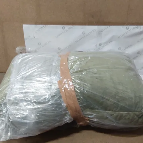 BAGGED SLUMBERDOWN PAWS FOR SLUMBER RAISED PADDED DOG BED