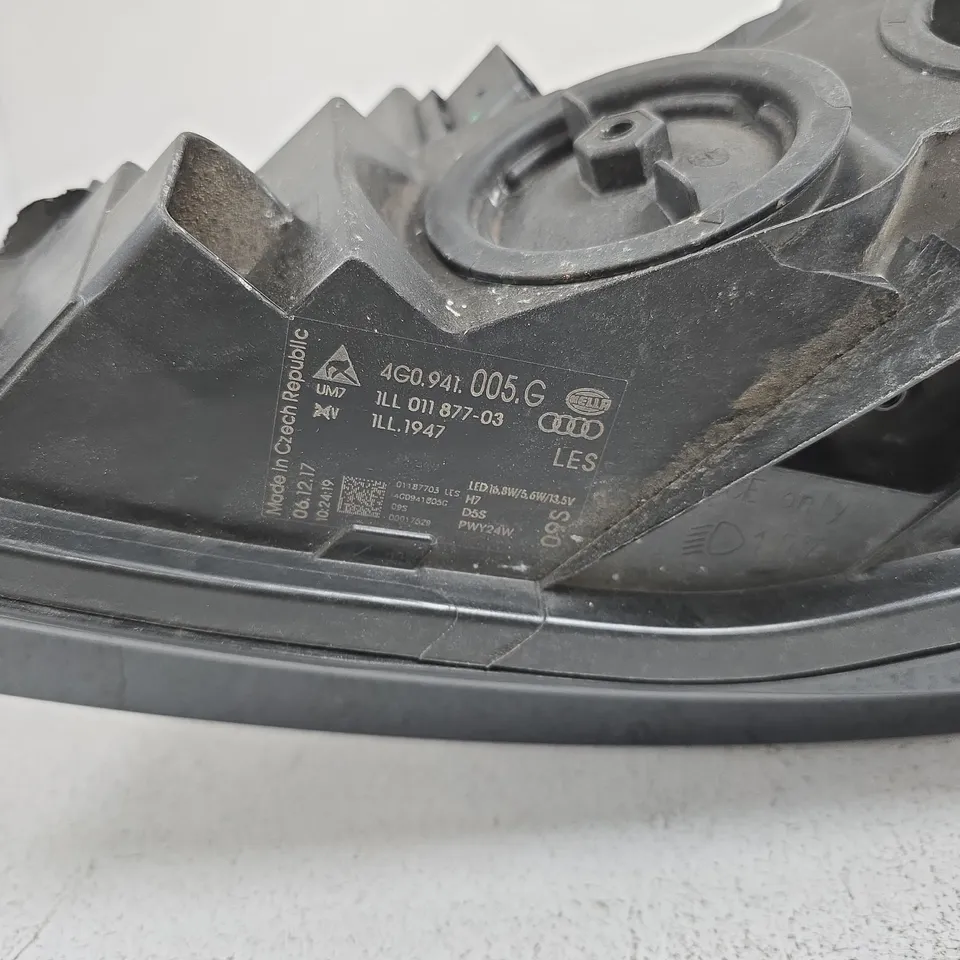 AUDI HEADLIGHT REPLACEMENT PART