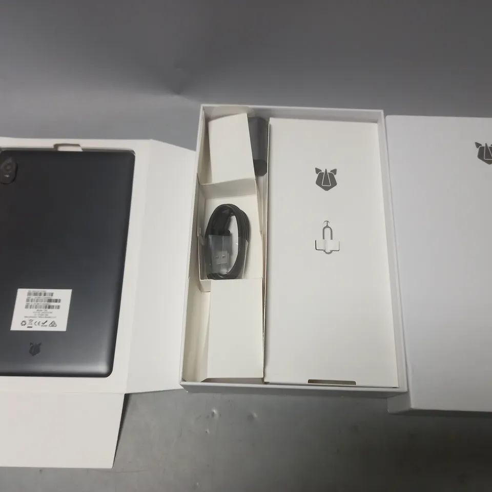 BOXED RHINO MOBILITY T80 TABLET IN BLACK WITH ACCESSORIES 