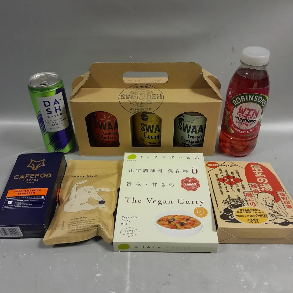 APPROXIMATELY 15 ASSORTED FOOD & DRINK PRODUCTS TO INCLUDE CAFEPOD COFFEE, DA-SH WATER, VEGAN CURRY MIX ETC 