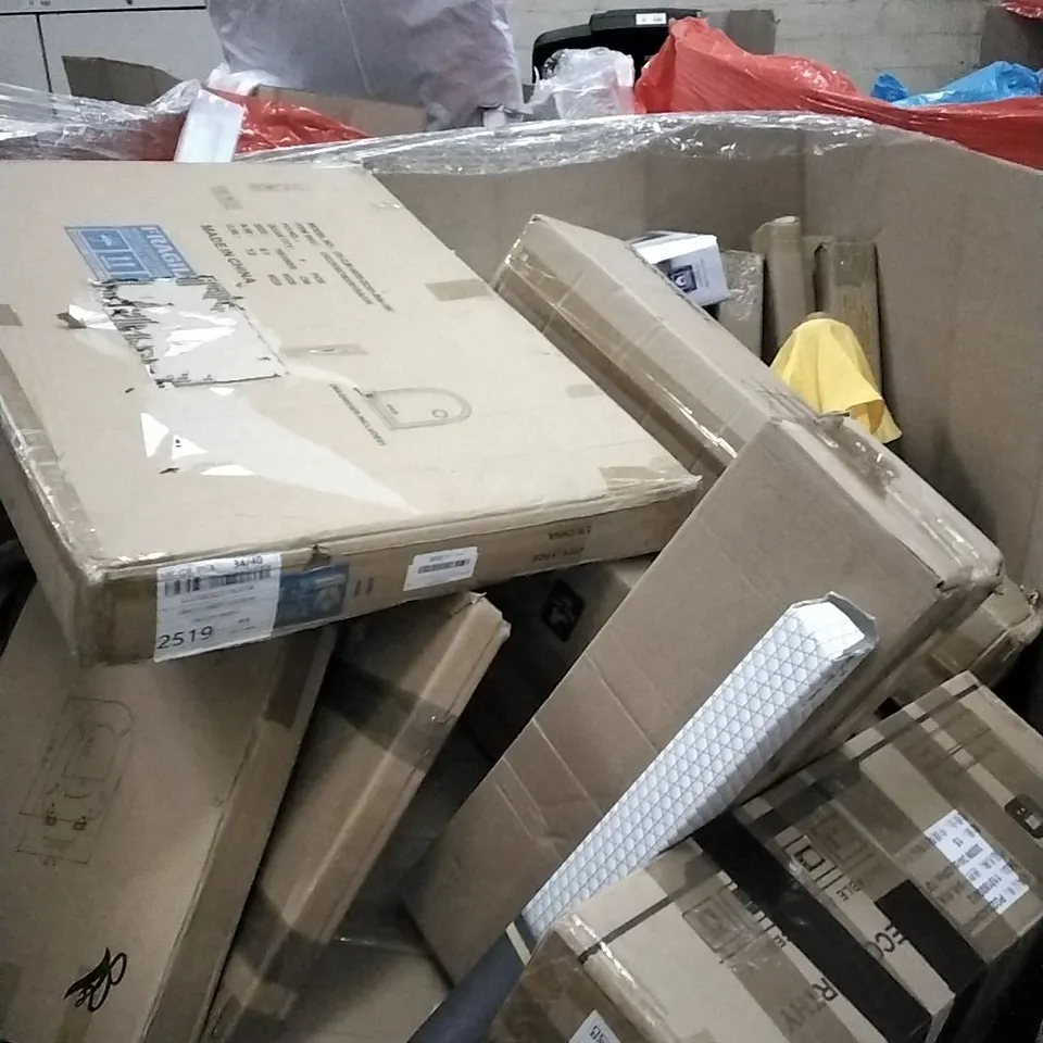 PALLET OF ASSORTED ITEMS INCLUDING EAUTY MIRROR, TOILET SEAT, AND DEHUMIDIFIER ETC.