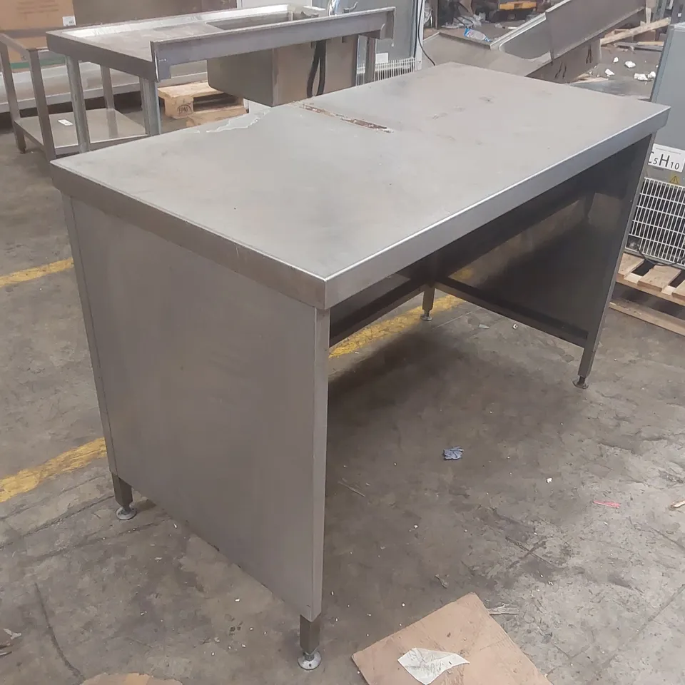 STAINLESS STEEL COMMERCIAL KITCHEN WORKTOP