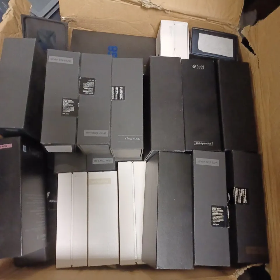 MEDIUM BOX OF ASSORTED SAMSUNG GALAXY PHONE CASES 