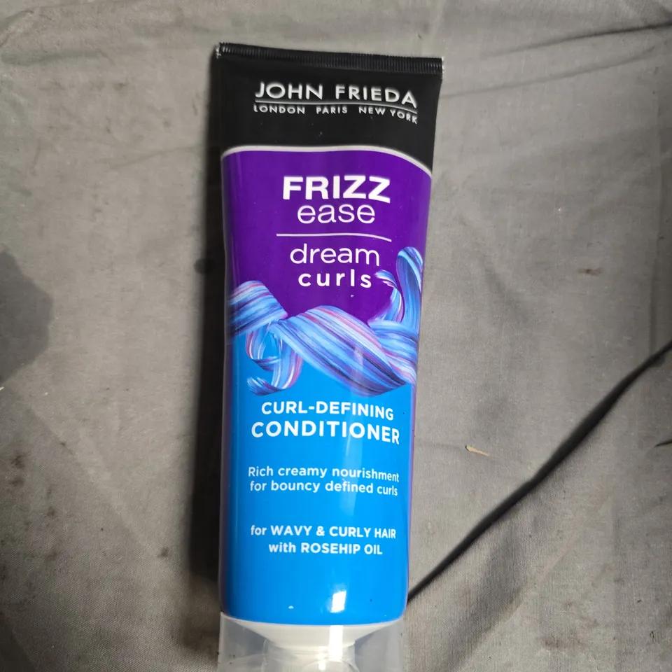 APPROXIMATELY 20 ASSORTED HEALTH AND BEAUTY PRODUCTS INCLUDING JOHN FRIEDA FRIZZ EASE , AUSSIE SHAMPOO AND HERBAL ESSENCES SHAMPOO