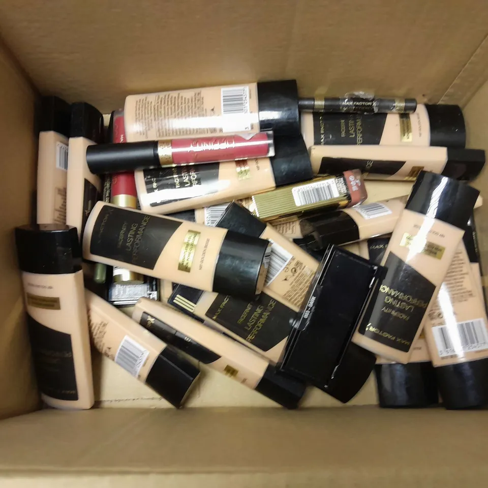APPROAXIMATELY 22 ASSORTED MAX FACTOR PRODUCTS TO INCLUDE 107 GOLDEN BEIGE FOUNDATION, LIPFINITY VELVET MATTE, REAL BROW DUO KIT DARK, ETC