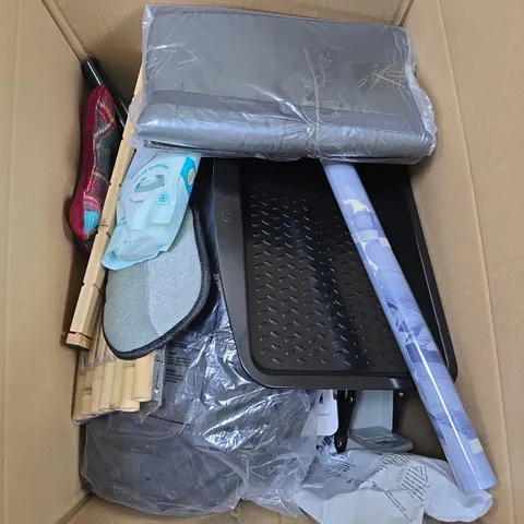 BOX OF APPROXIMATELY 15 ASSORTED HOUSEHOLD ITEMS