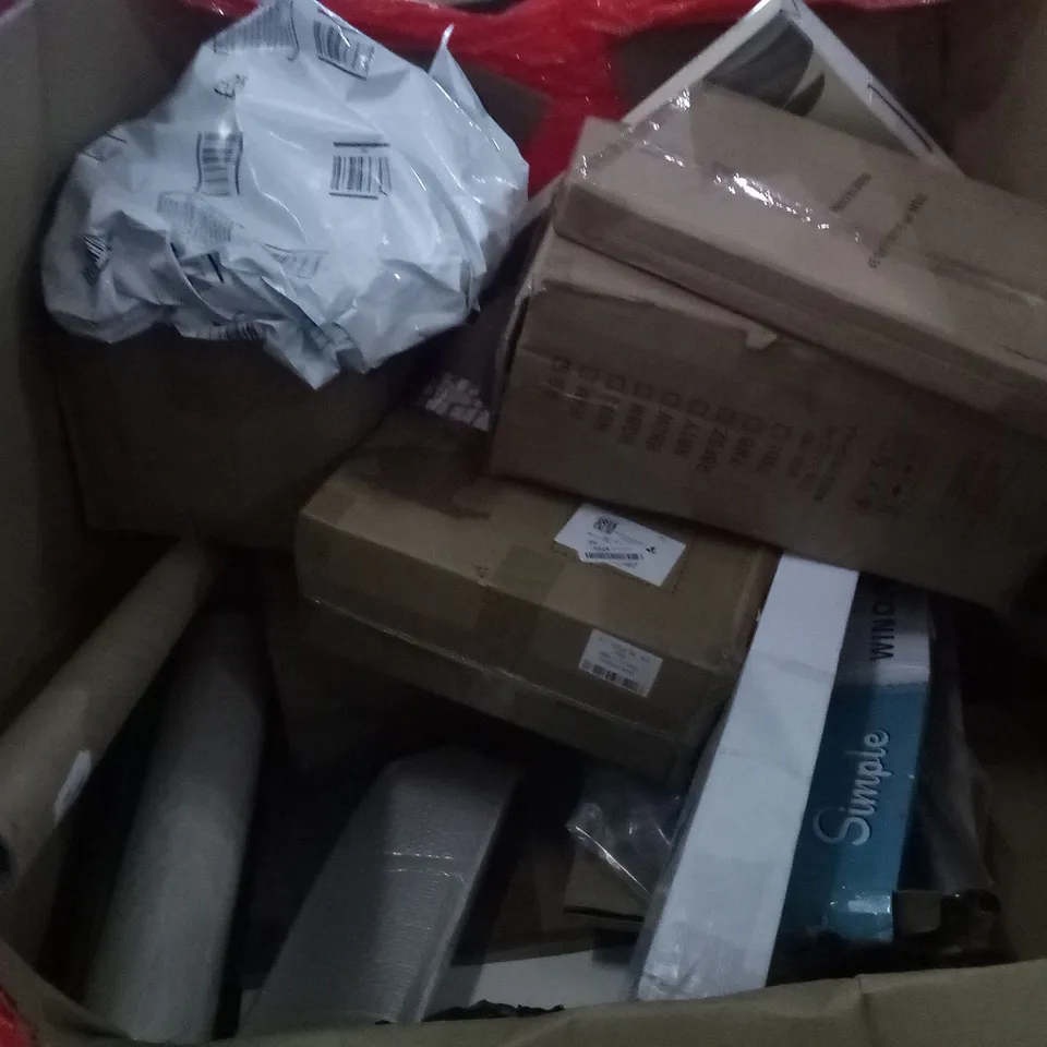 PALLET OF ASSORTED ITEMS INCLUDING 50M ROTARY AIRER, OUTDOOR RUG, STOREMIC TOILET SEAT, CUPCAKE STAND, NEEWER LED PHOTOGRAPHY KIT, MINI MAX PET BACKPACK