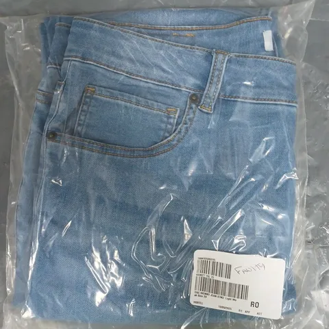 BOX OF APPROXIMATELY 20 ASSORTED CLOTHING AND FASHION ITEMS IN VARIOUS STYLES, SIZES, AND COLOURS - COLLECTION ONLY