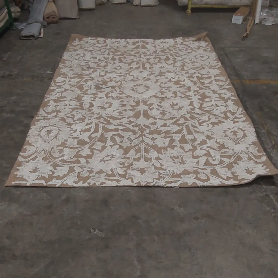 QUALITY DESIGNER PATTERNED RUG - APPROXIMATELY 285 x 198cm