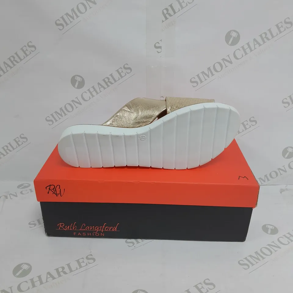 BOXED PAIR OF RUTH LANGSFORD SANDALS IN CHAMPAGNE GOLD SIZE 5