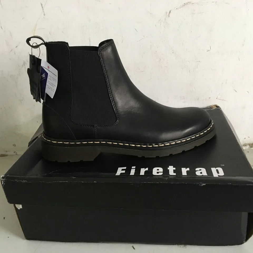 BOXED PAIR OF SIZE 6 BLACK FIRETRAP BOOTS 