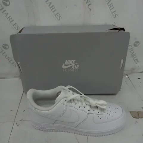 BOXED PAIR OF NIKE AIR FORCE 1 WHITE SIZE UK 9.5