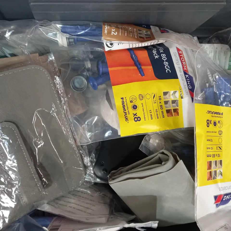 LOT OF APPROXIMATELY 10 ASSORTED HOUSEHOLD ITEMS TO INCLUDE STORM KING FIXING PACK, TEA TOWEL, SPRAY GUN, ETC