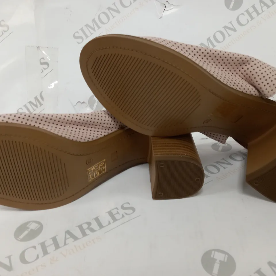 BOXED PAIR OF MODA LILAINE NUDE LEATHER SHOES - 40