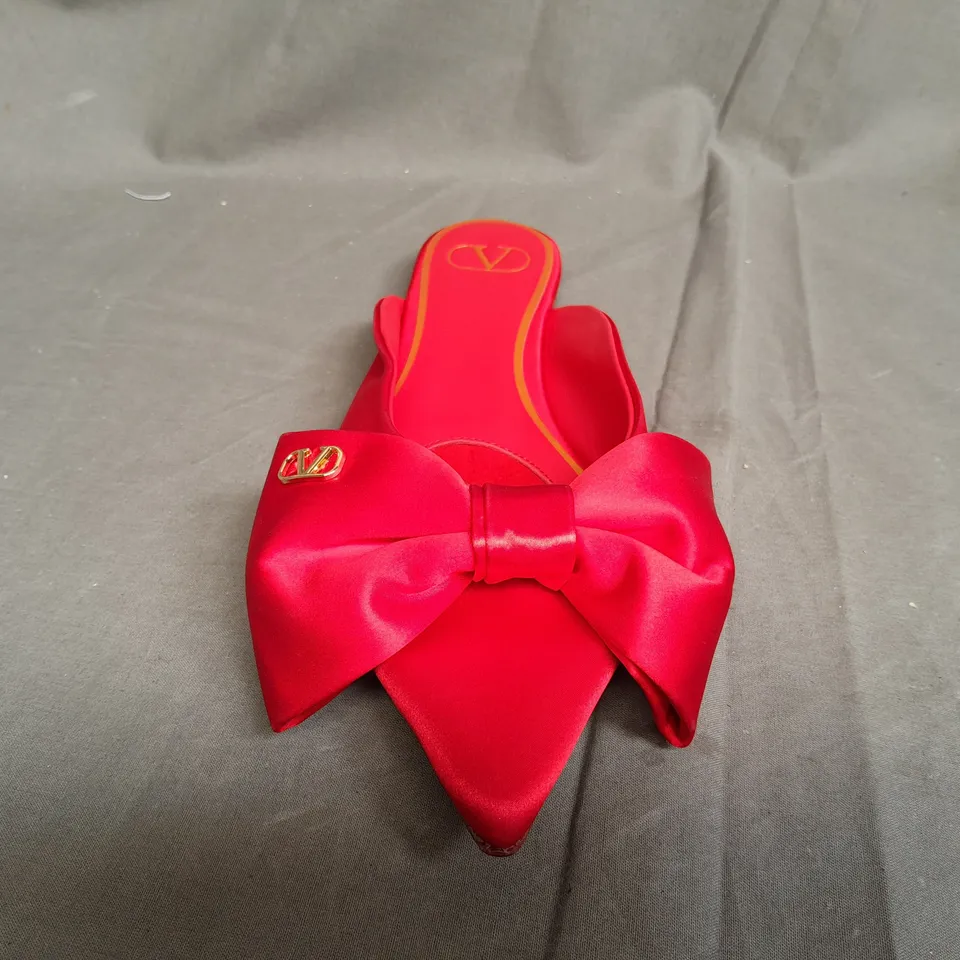 VALENTINO RED FLAT SANDLES  WITH BOW TIE - SIZE 42
