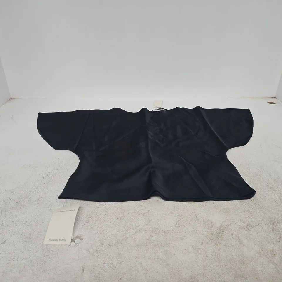 ABERCROMBIE AND FITCH SMALL BLACK LADIES TOP