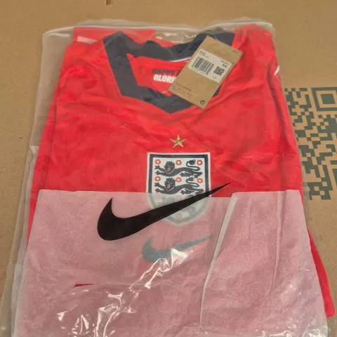 ENGLAND 2026 AWAY FOOTBALL JERSEY - XXL
