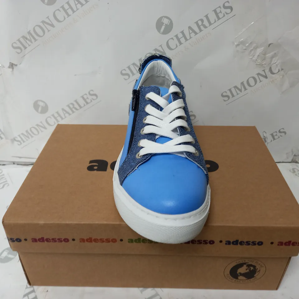 BOXED PAIR OF ADESSO FAYE ZIP TRAINERS IN BLUE - SIZE 6
