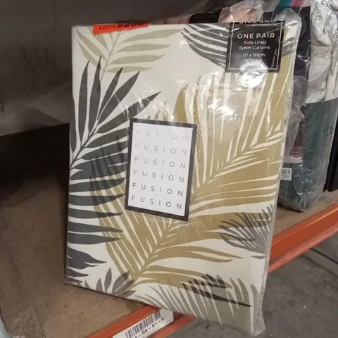 BAGGED PAIR OF FULLY LINED EYELET CURTAINS // SIZE: 117 x 137cm