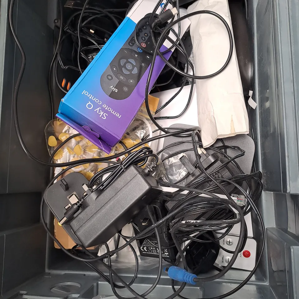 APPROXIMATELY 15 ELECTRICAL ITEMS TO INCLUDE BT HUB, WALKIE TALKIE AND POWER PLUGS