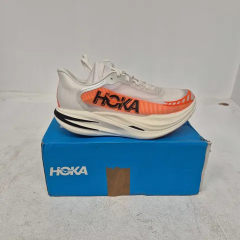 BOXED PAIR OF HOKA U CIELO X1 2.0 TRAINERS IN WHITE/ORANGE - UK 10