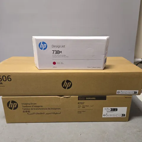 BOX OF APPROXIMATELY 10 ASSORTED PRINT CARTRIDGES & TONER CARTRIDGE TO INCLUDE - HP DESIGN JET 738M , HP W606 TONER ETC