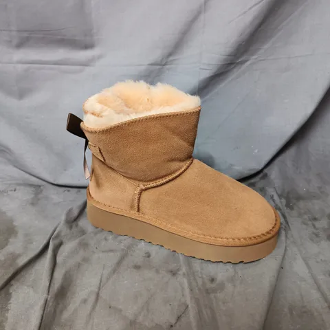 UNBOXED UK 5 UGG SHEARLING-LINED BOOTS – TAN SUEDE (EU 38) 