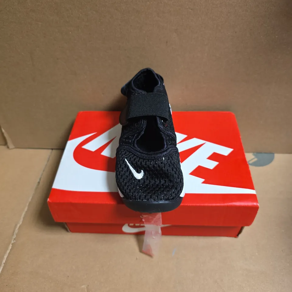NIKE LITTLE RIFT TD BOYS' TRAINERS – BLACK/WHITE, UK 7.5