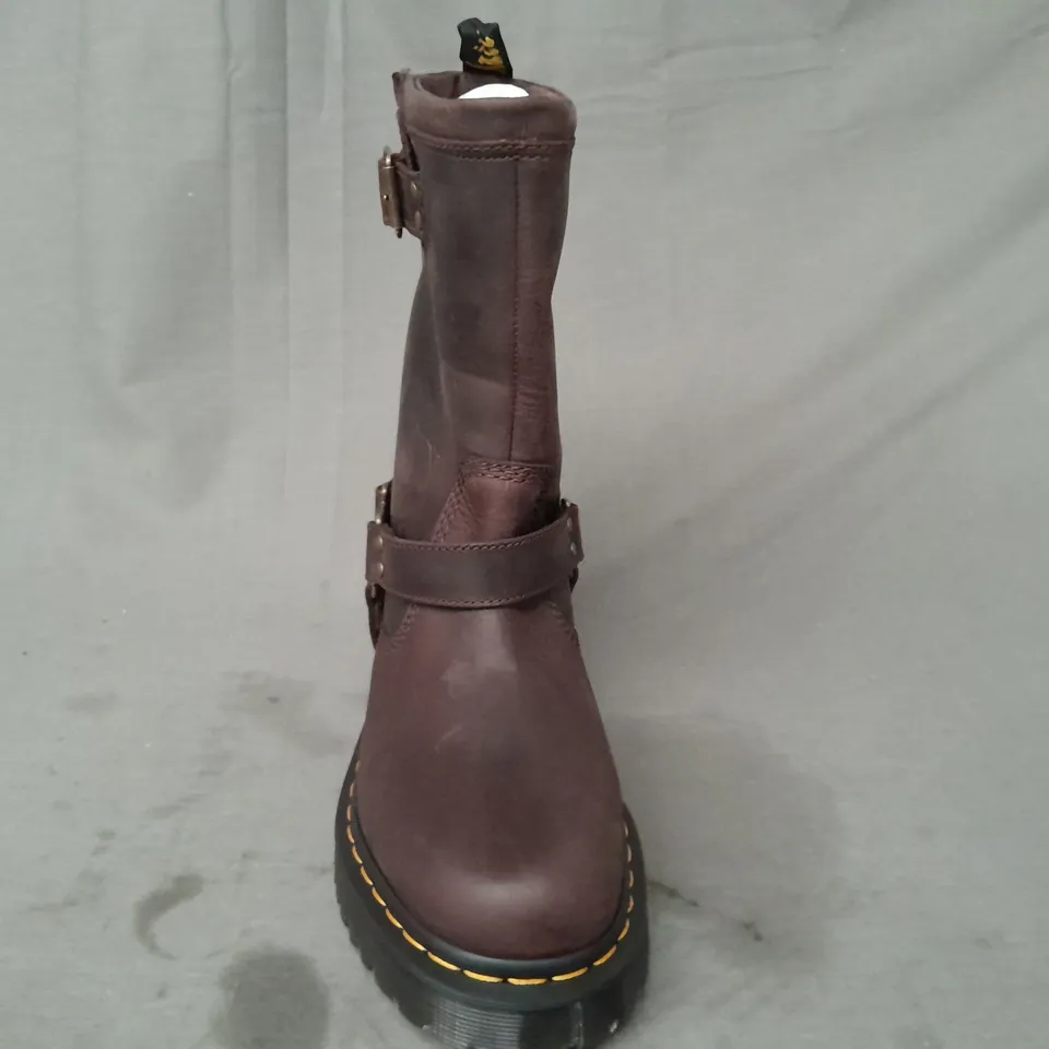 BOXED PAIR OF DR MARTENS ANISTONE HI ANKLE BOOTS IN DARK BROWN UK SIZE 6.5