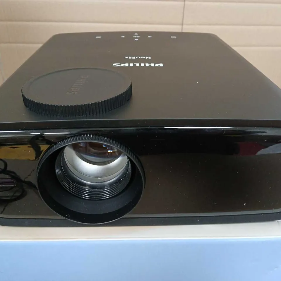 PHILIPS NEOPIX 520 HOME PROJECTOR