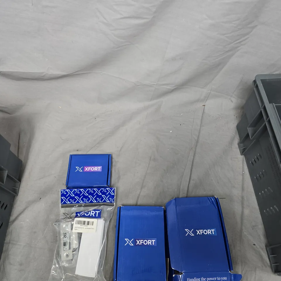 4X PACKS OF ASSORTED XFORT HINGES