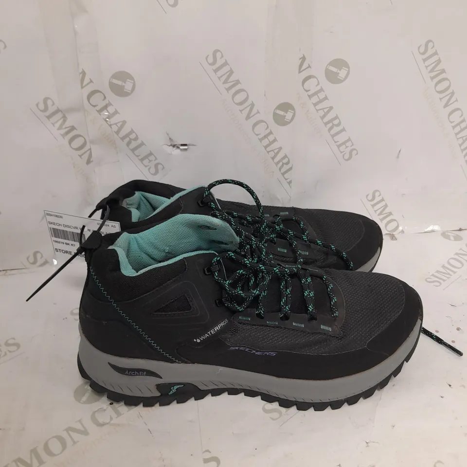 SKETCHERS DISCOVER BOOTS SIZE 7 