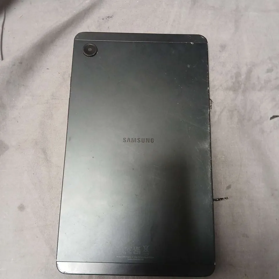 SAMSUNG TABLET – BLACK, CRACKED SCREEN
