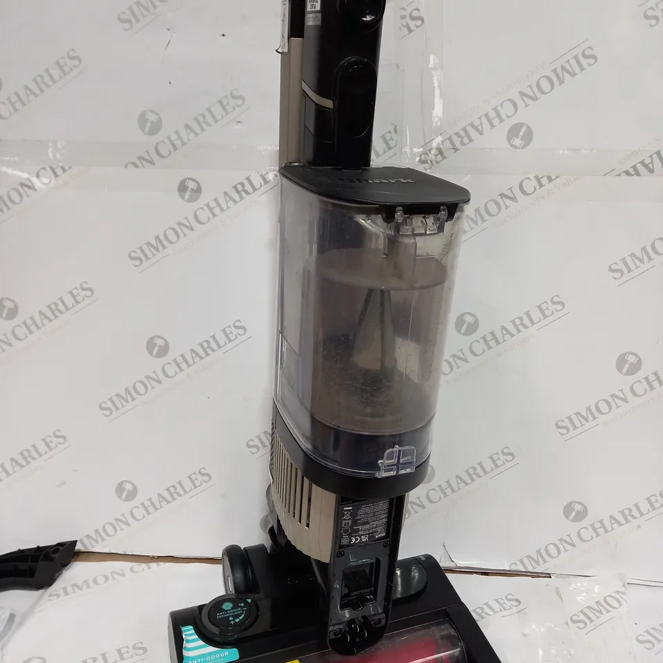 BOXED SHARK STRATOS CORDLESS VACUUM IZ400UKT