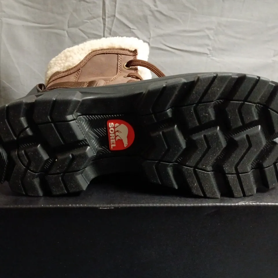 BOXED PAIR OF SOREL CARIBOU WINTER BOOTS – UK SIZE 8