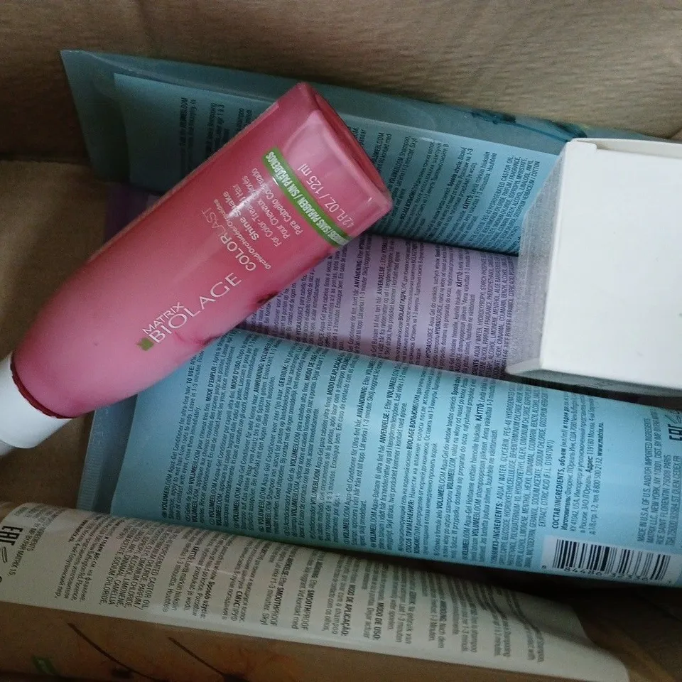 BOX OF APPROXIMATELY 10 ASSORTED MATRIX BIOLAGE COSMETIC ITEMS - COLLECTION ONLY