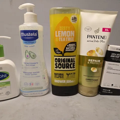 APPROXIMATELY 12 ASSORTED HEALTH & BEAUTY ITEMS TO INCLUDE -PANTENE CONDITIONER , CETAPHIL MOISTURISING LOTION , ZESTY LEMON & TEA TREE SHOWER GEL ETC