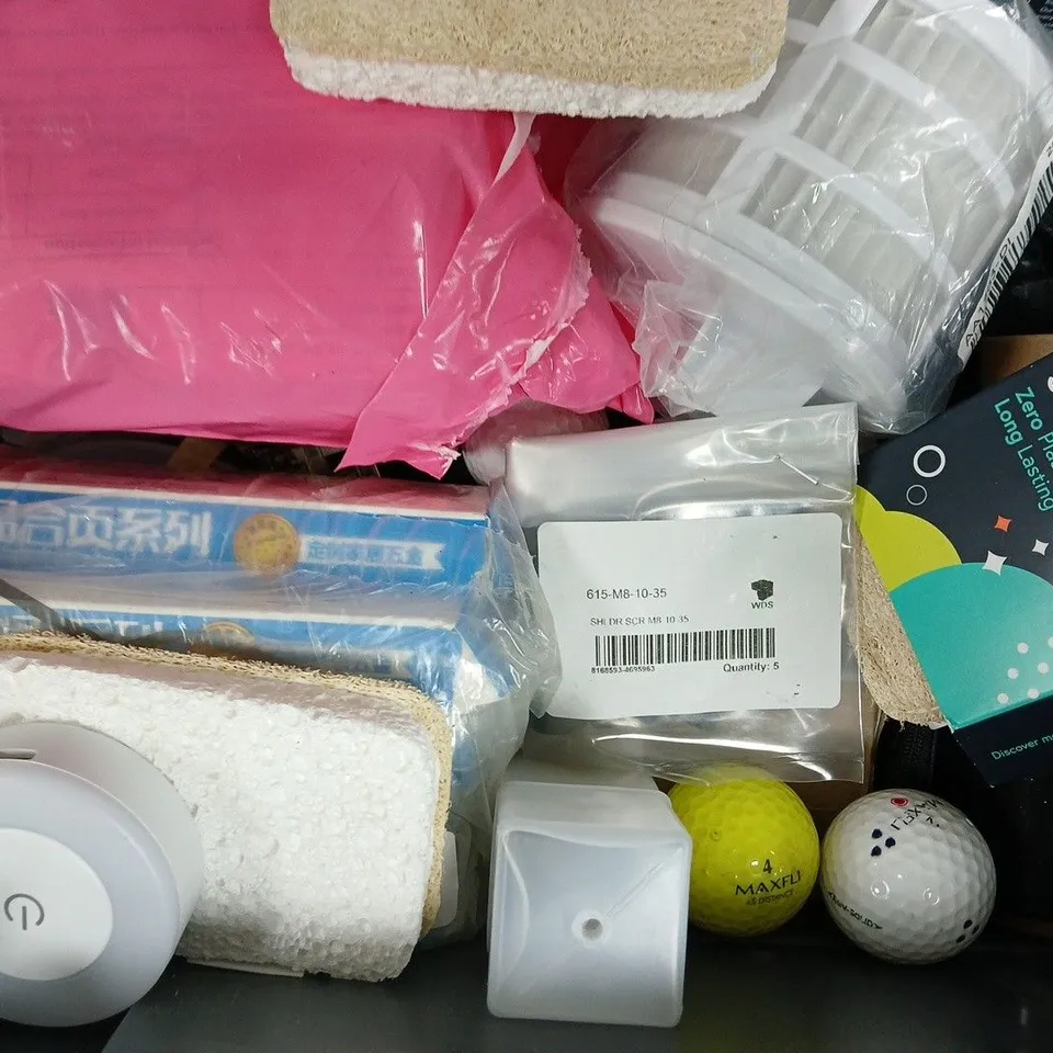 APPROXIMATELY 10 ASSORTED HOUSEHOLD ITEMS TO INCLUDE LED NIGHT LIGHT, BAMBOO CLOTH, ETC