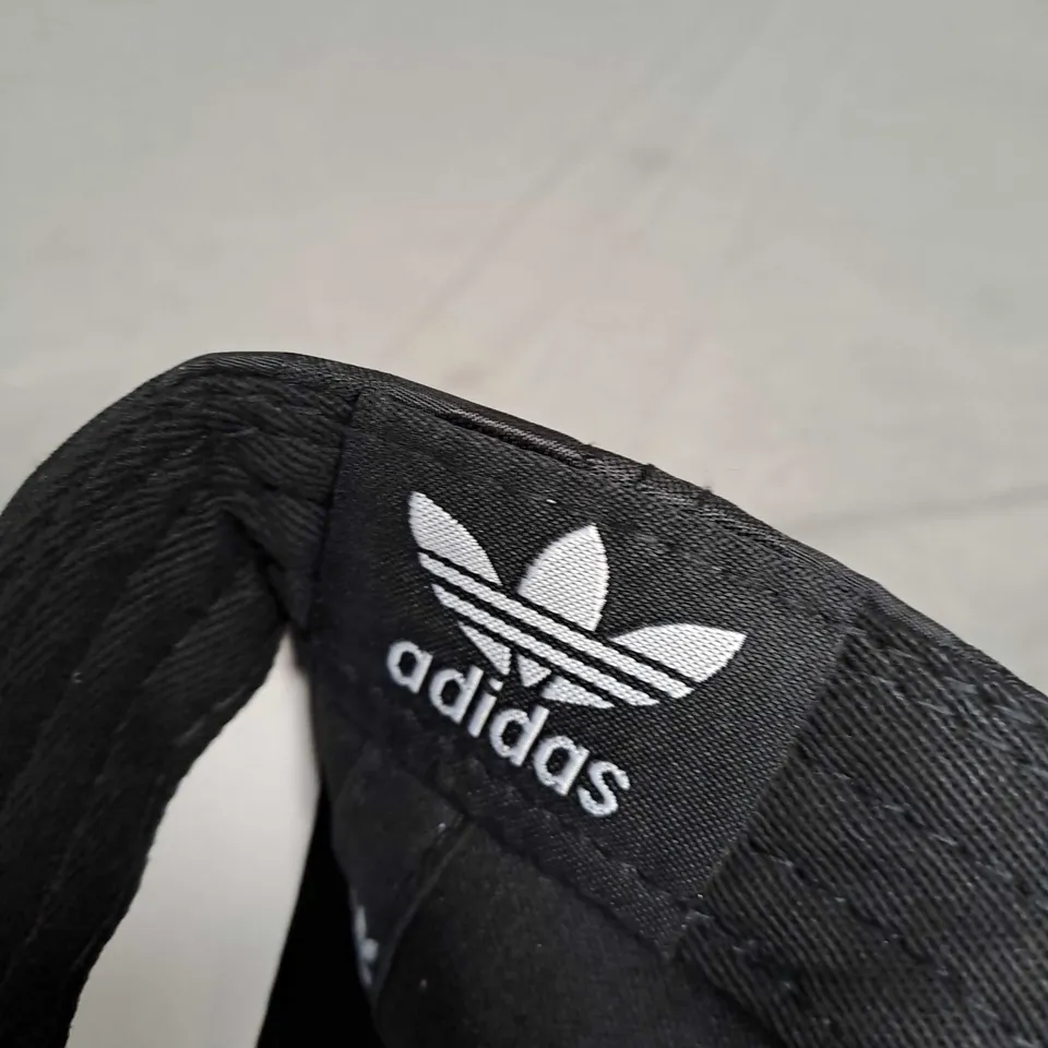 ADIDAS ORIGINALS CAMO HAT IN BLACK